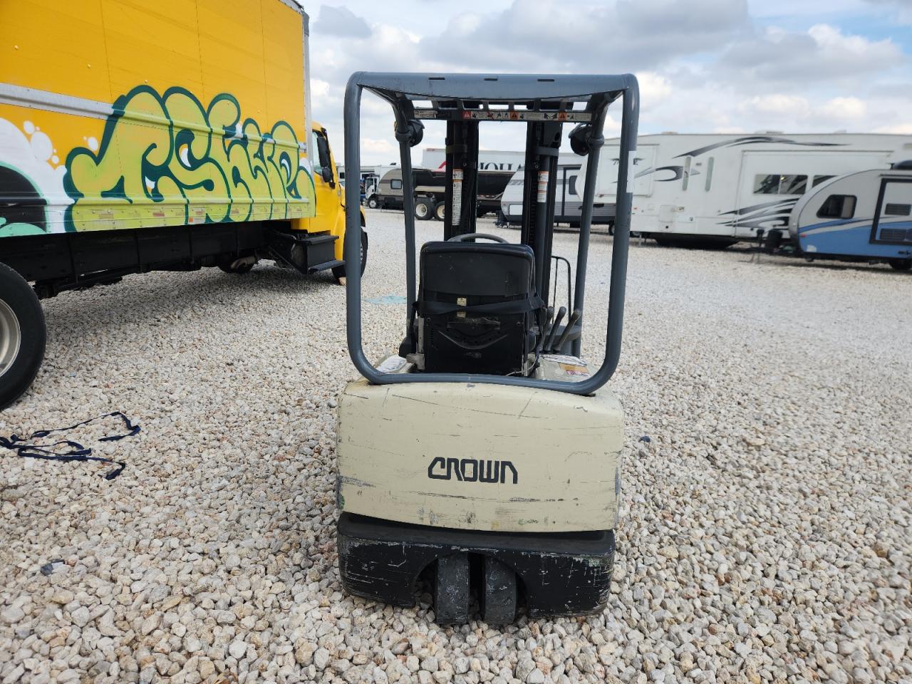 Lot #3265908102 2018 YALE ERC030VAN36TE082