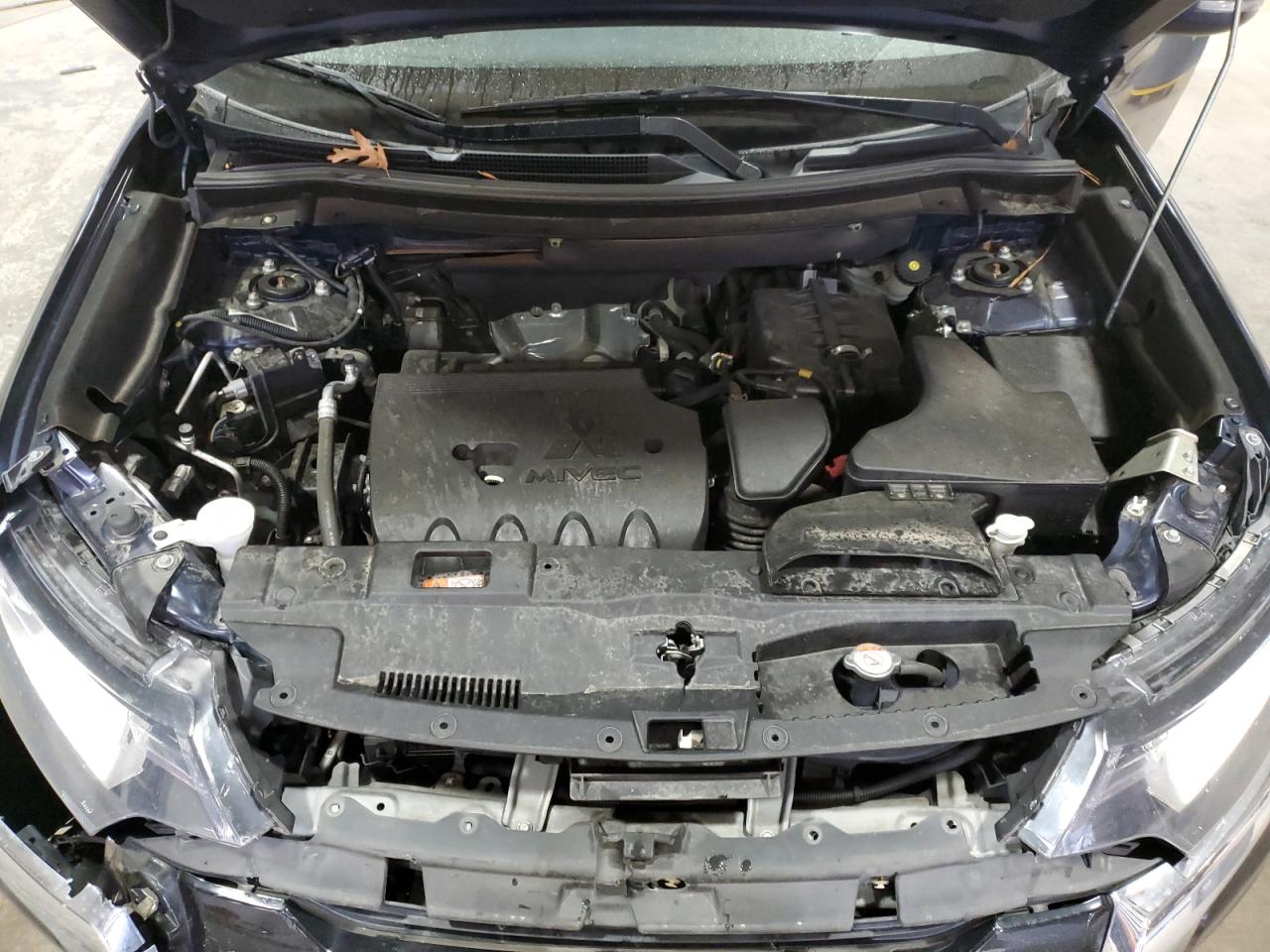 MITSUBISHI OUTLANDER SE