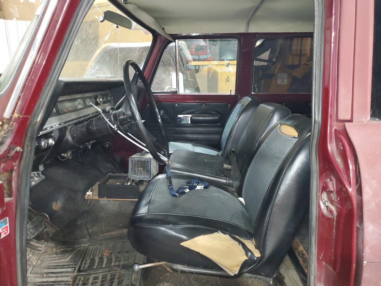 Lot #3261547205 1971 INTERNATIONAL TRVLALL