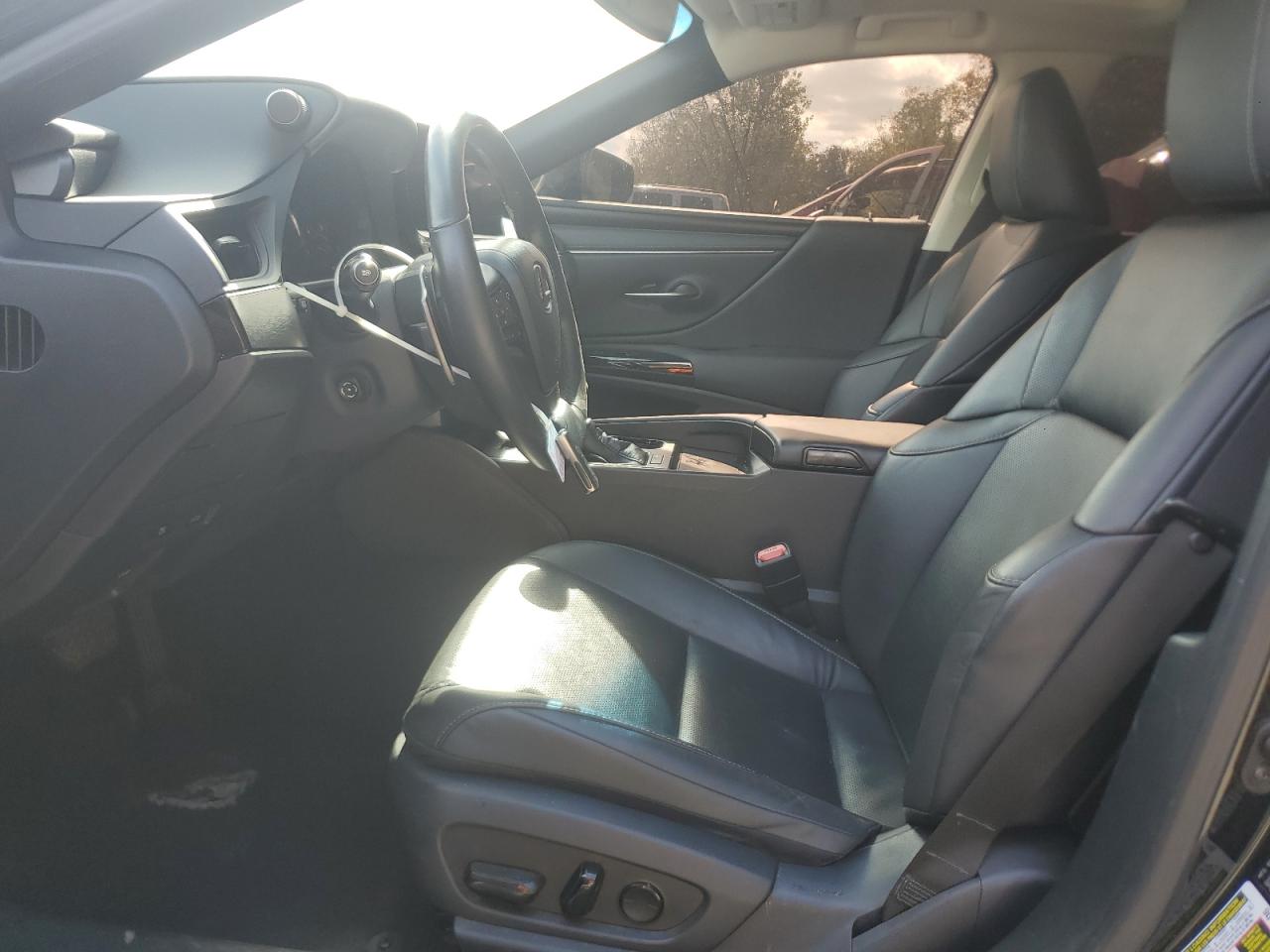 LEXUS ES 300H BASE