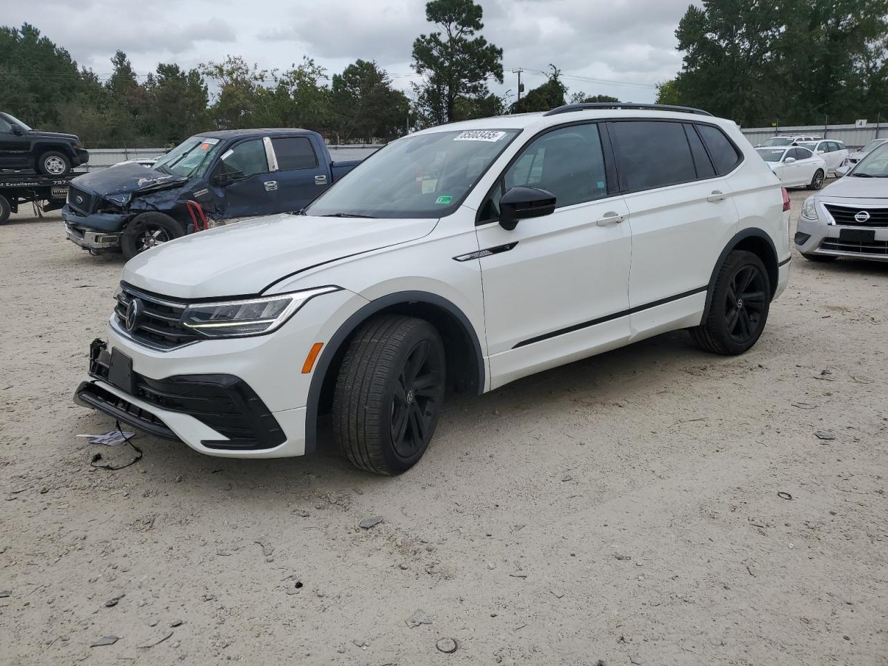 VOLKSWAGEN TIGUAN SE R-LINE BLACK
