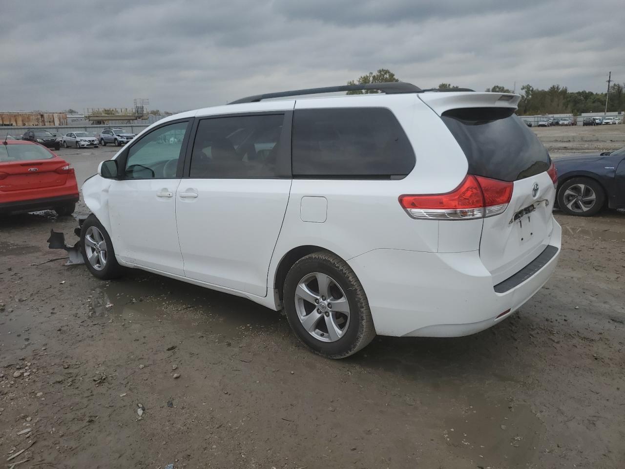 Lot #3291626240 2014 TOYOTA SIENNA LE