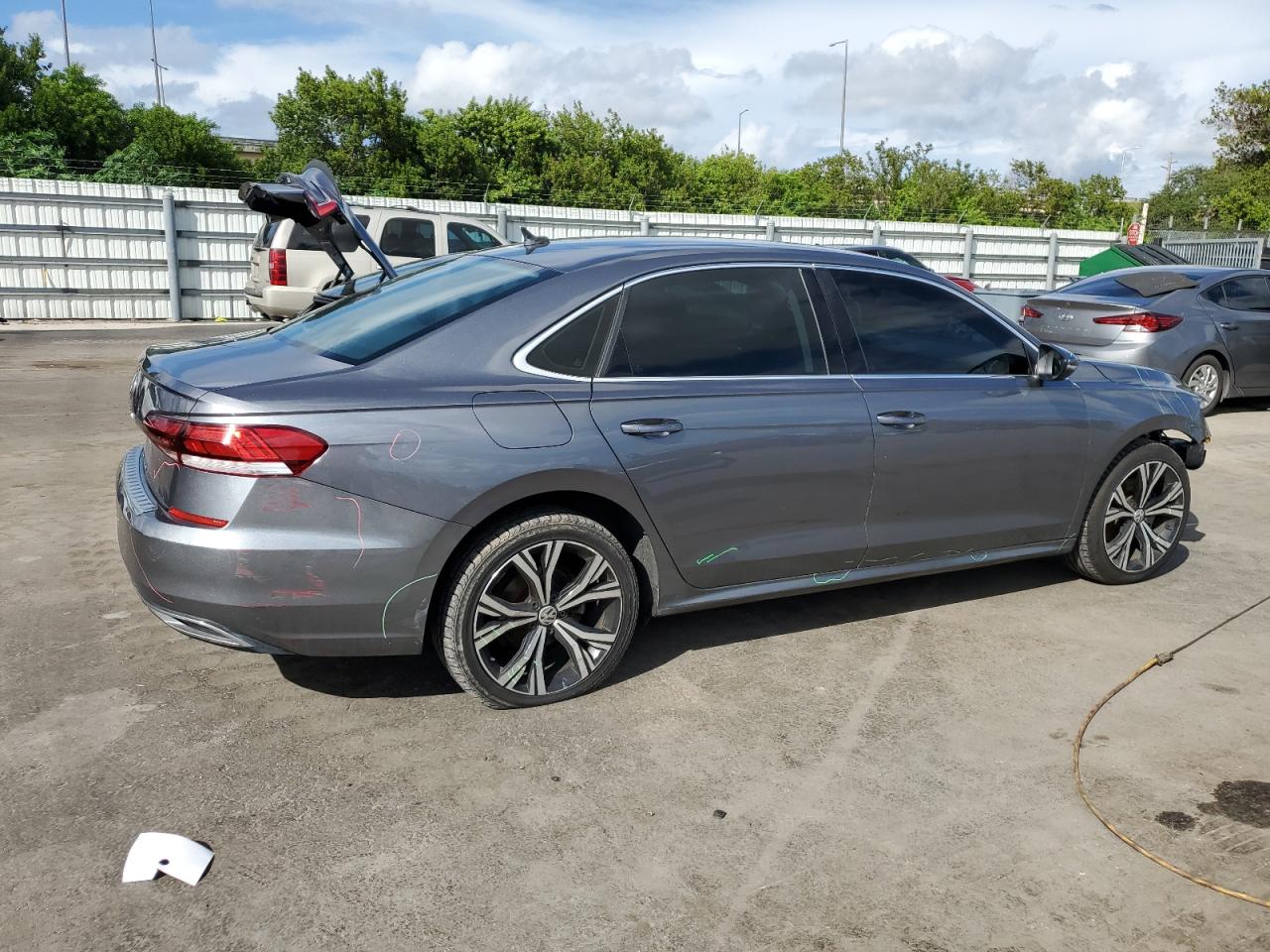 VOLKSWAGEN PASSAT SE