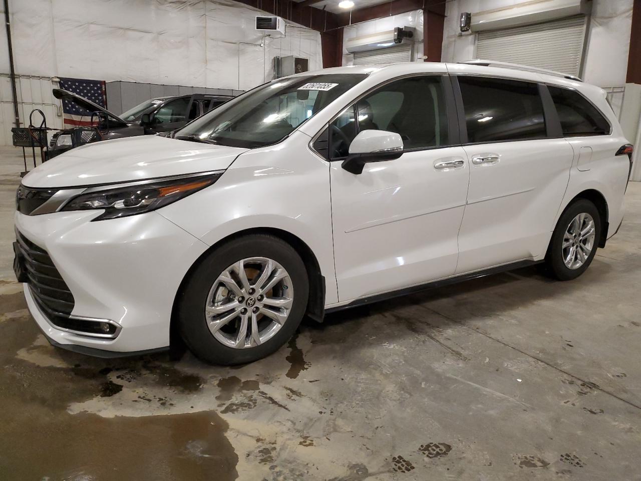 TOYOTA SIENNA LIMITED