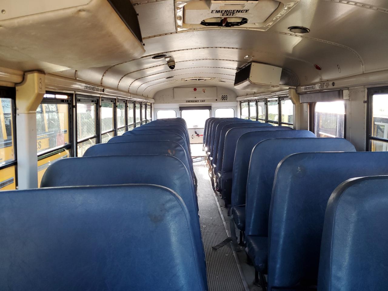 Lot #3276985299 2005 FREIGHTLINER SAF-T-LINER C2