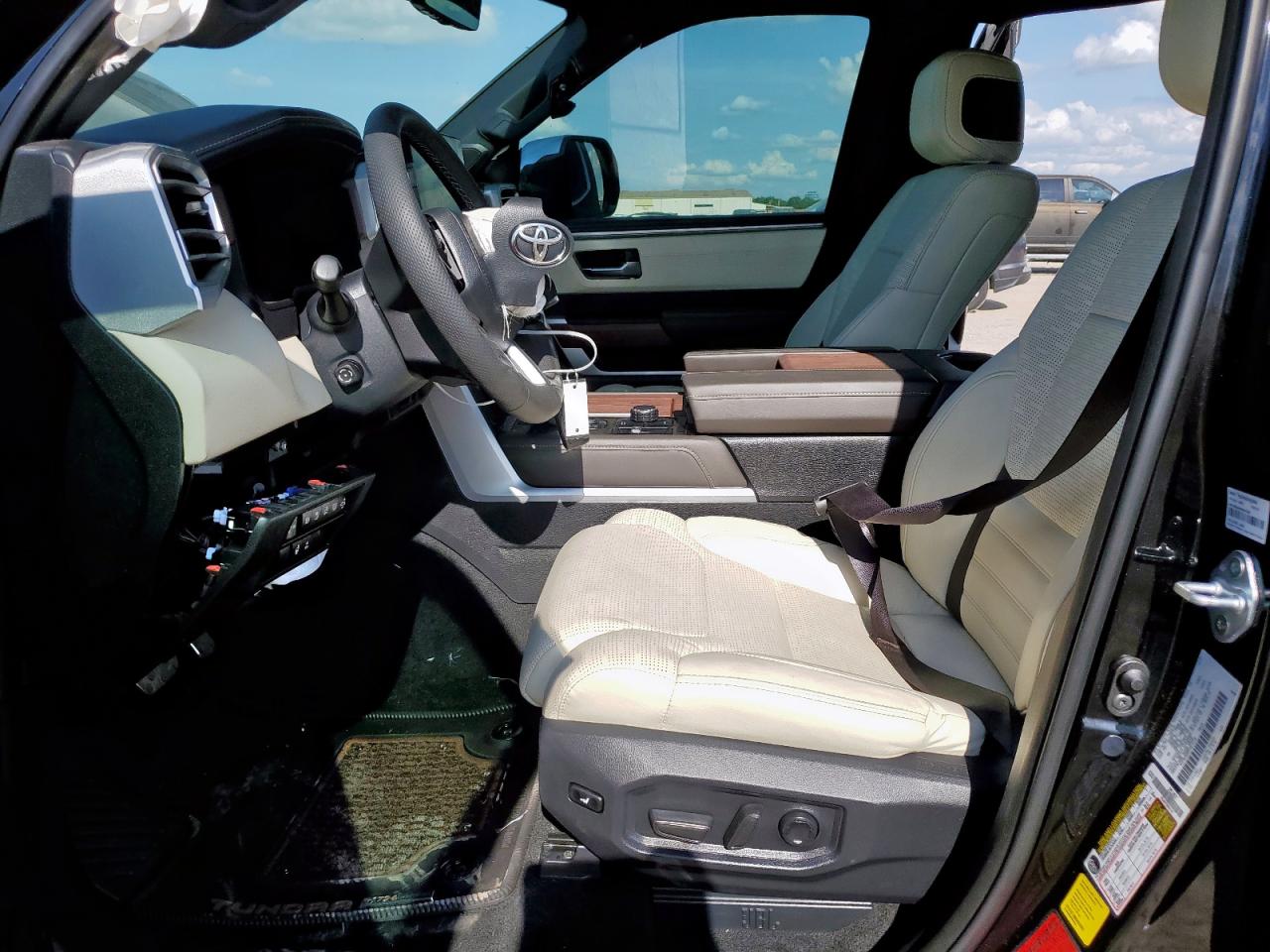 TOYOTA TUNDRA CREWMAX PLATINUM