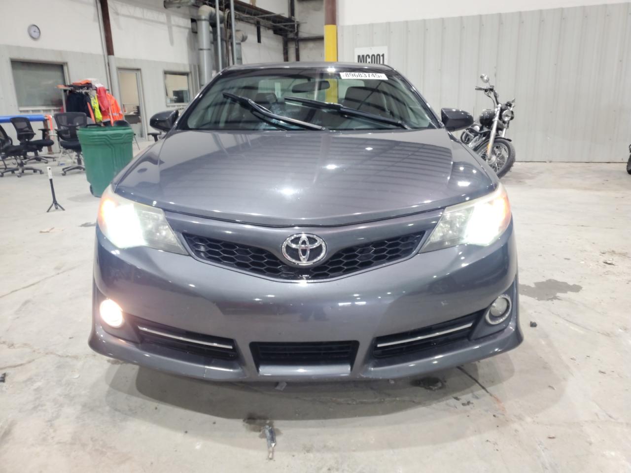 TOYOTA CAMRY BASE