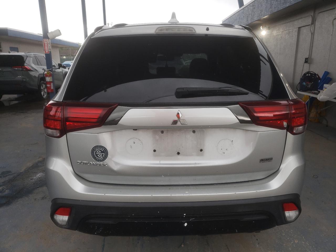 MITSUBISHI OUTLANDER SE