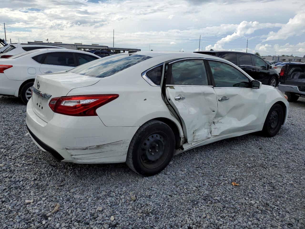 Lot #3302799893 2017 NISSAN ALTIMA 2.5