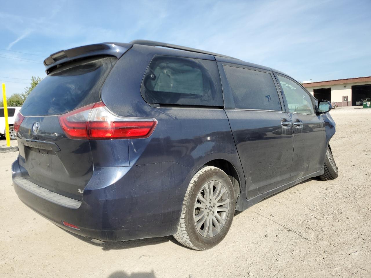 TOYOTA SIENNA XLE
