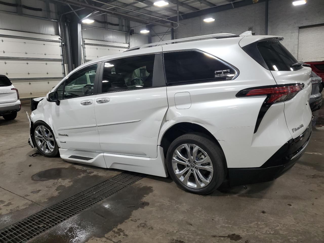 TOYOTA SIENNA LIMITED