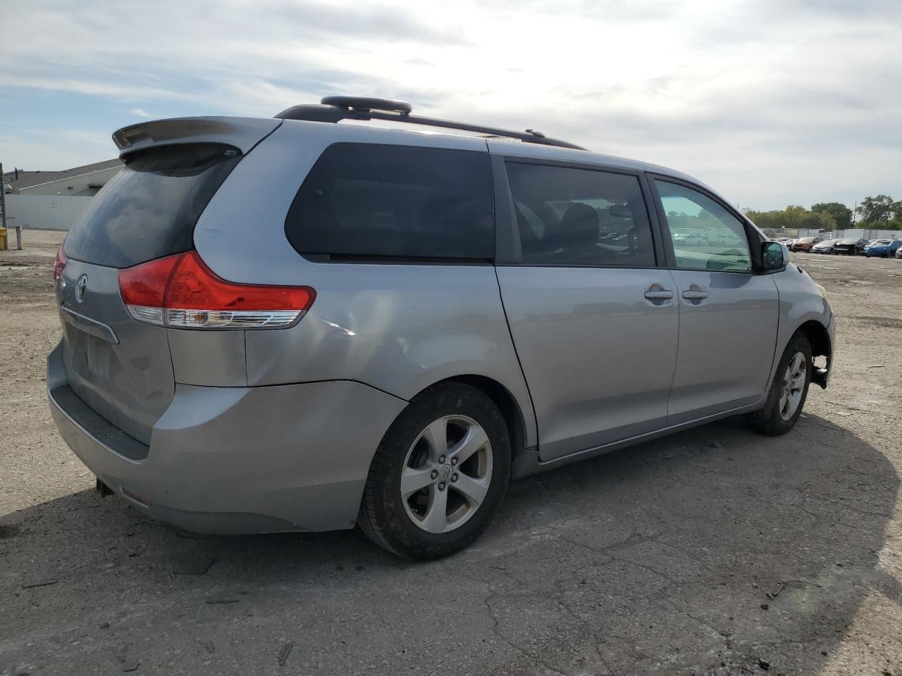 Lot #3262220116 2012 TOYOTA SIENNA LE