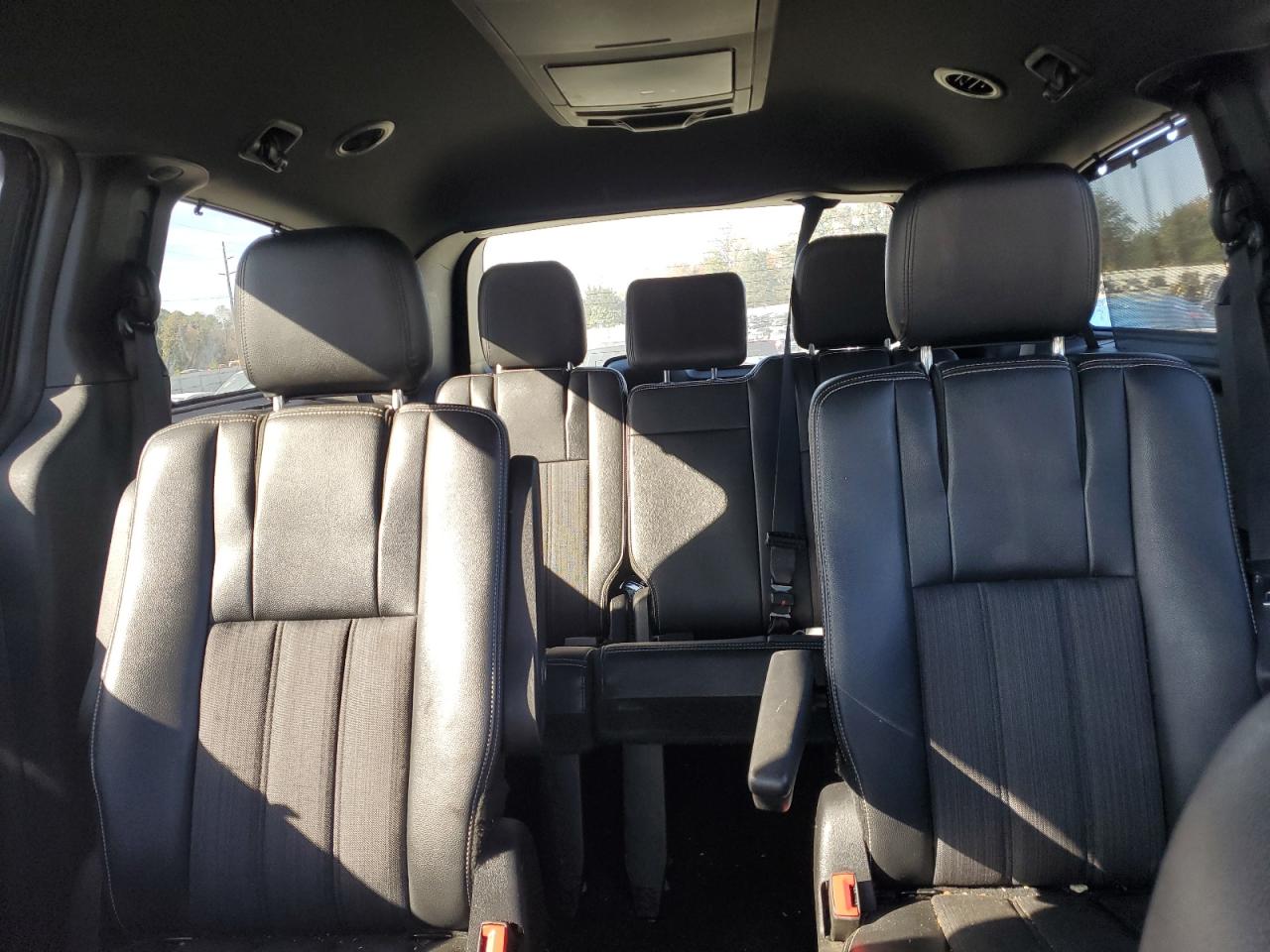 CHRYSLER TOWN & COUNTRY S