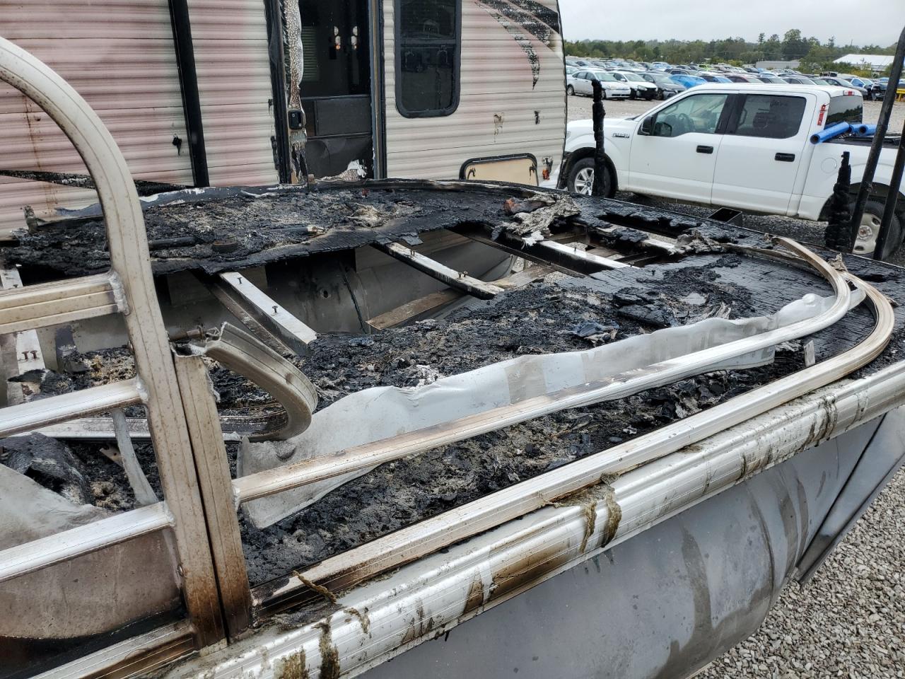 Lot #3291218997 2018 SUN TRACKER BOAT