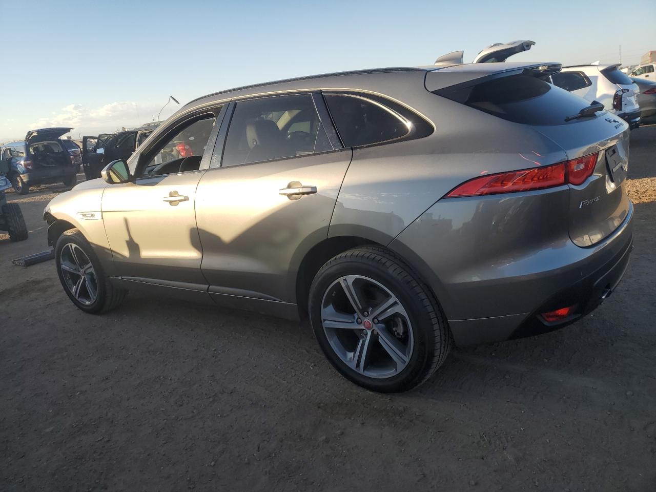 JAGUAR F-PACE R - SPORT