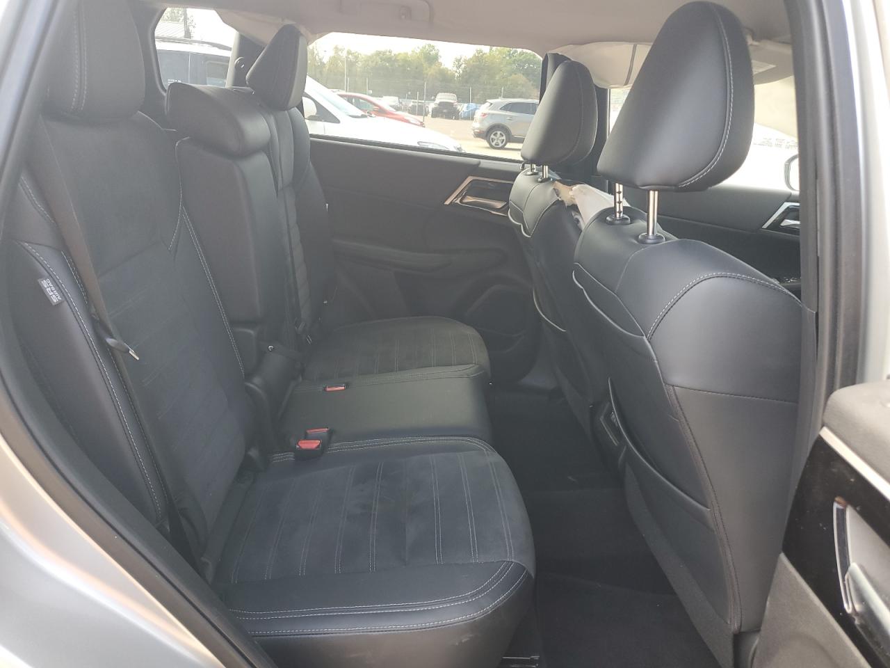 MITSUBISHI OUTLANDER SE