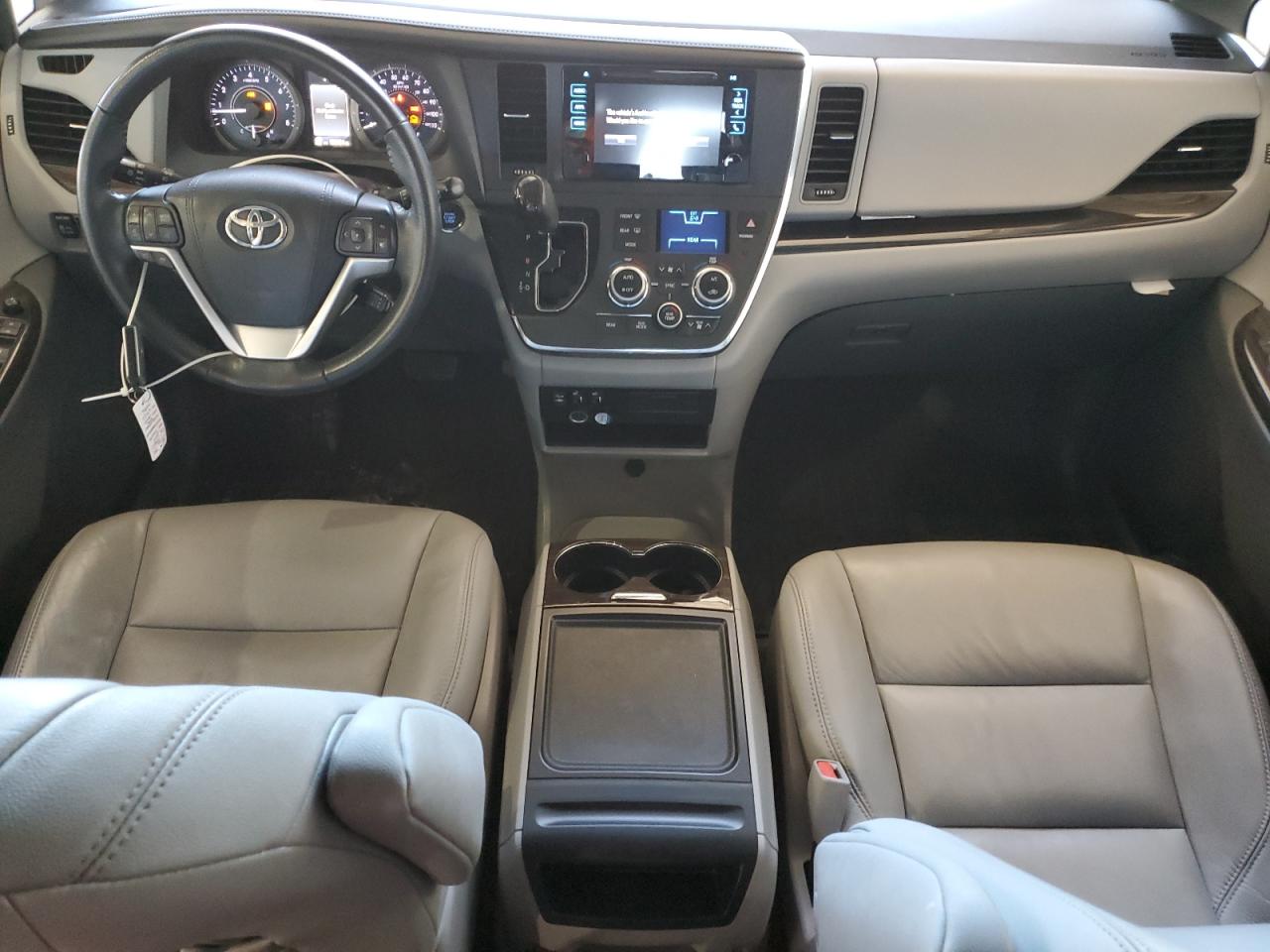 TOYOTA SIENNA XLE