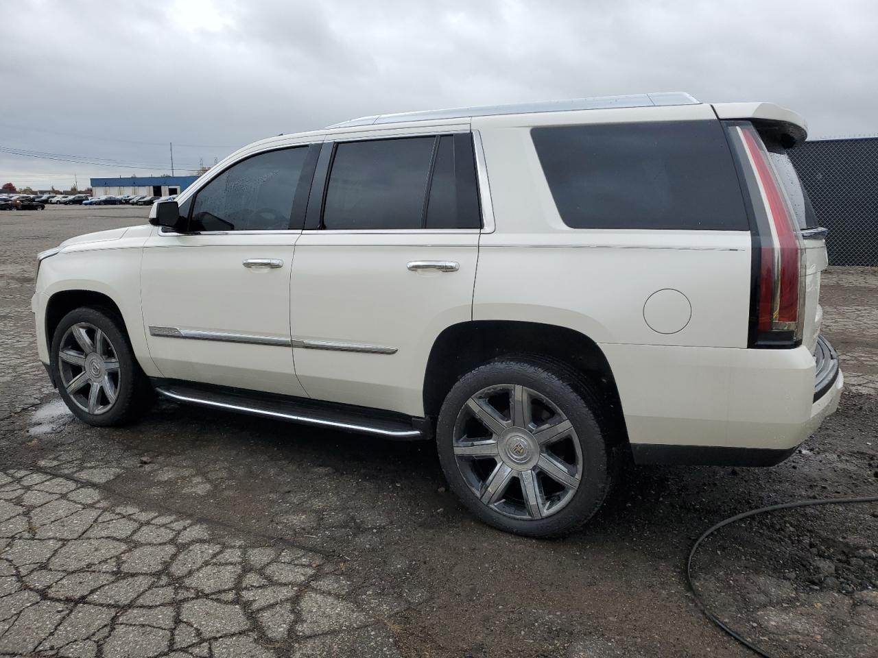 CADILLAC ESCALADE LUXURY