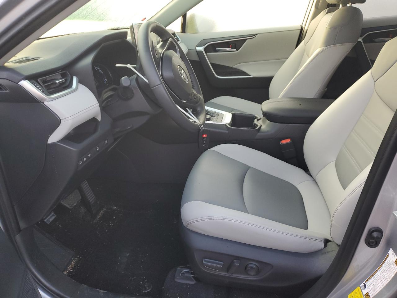 TOYOTA RAV4 XLE PREMIUM