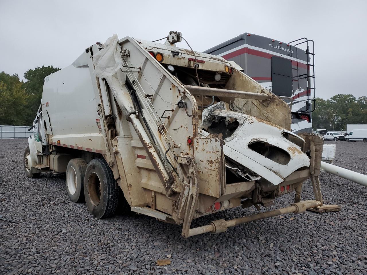 Lot #3282410322 2011 FREIGHTLINER TRAC/TRAIL