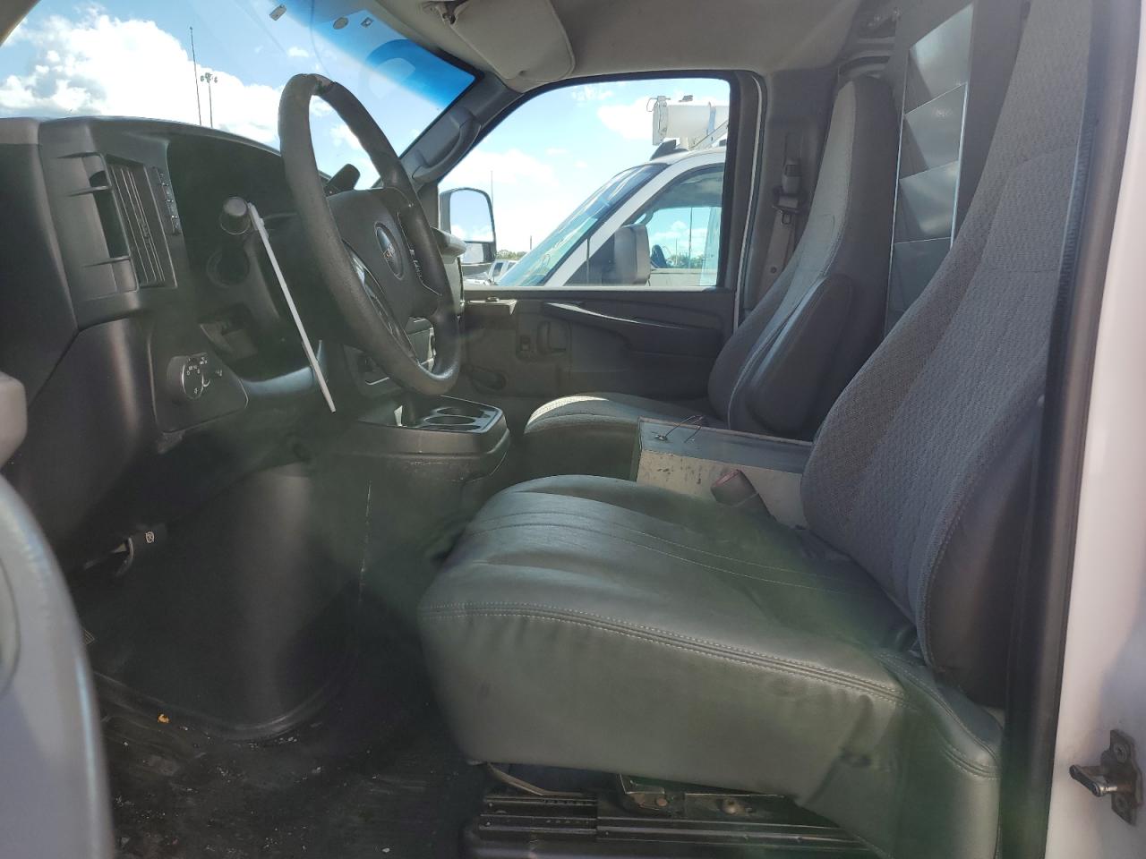 Lot #3303818429 2013 GMC SAVANA