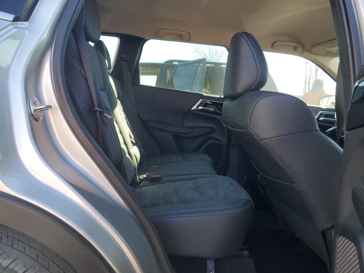 MITSUBISHI OUTLANDER SE