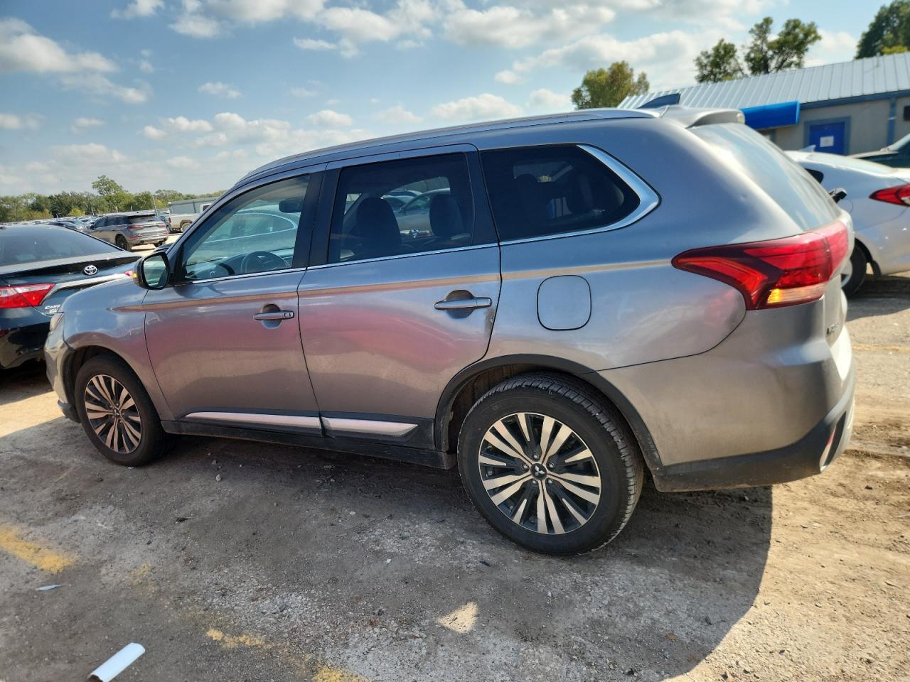 MITSUBISHI OUTLANDER SE