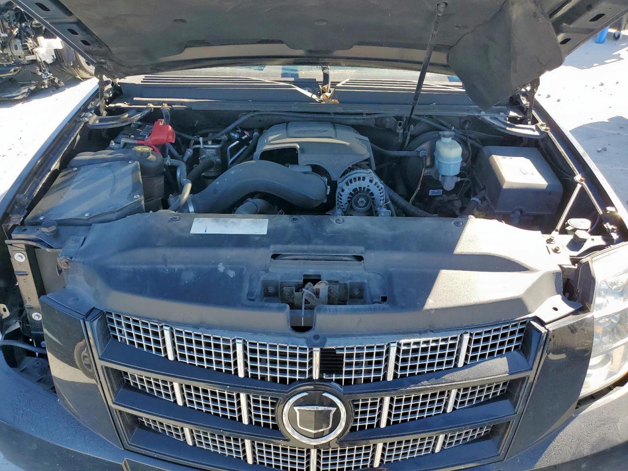 CADILLAC ESCALADE LUXURY