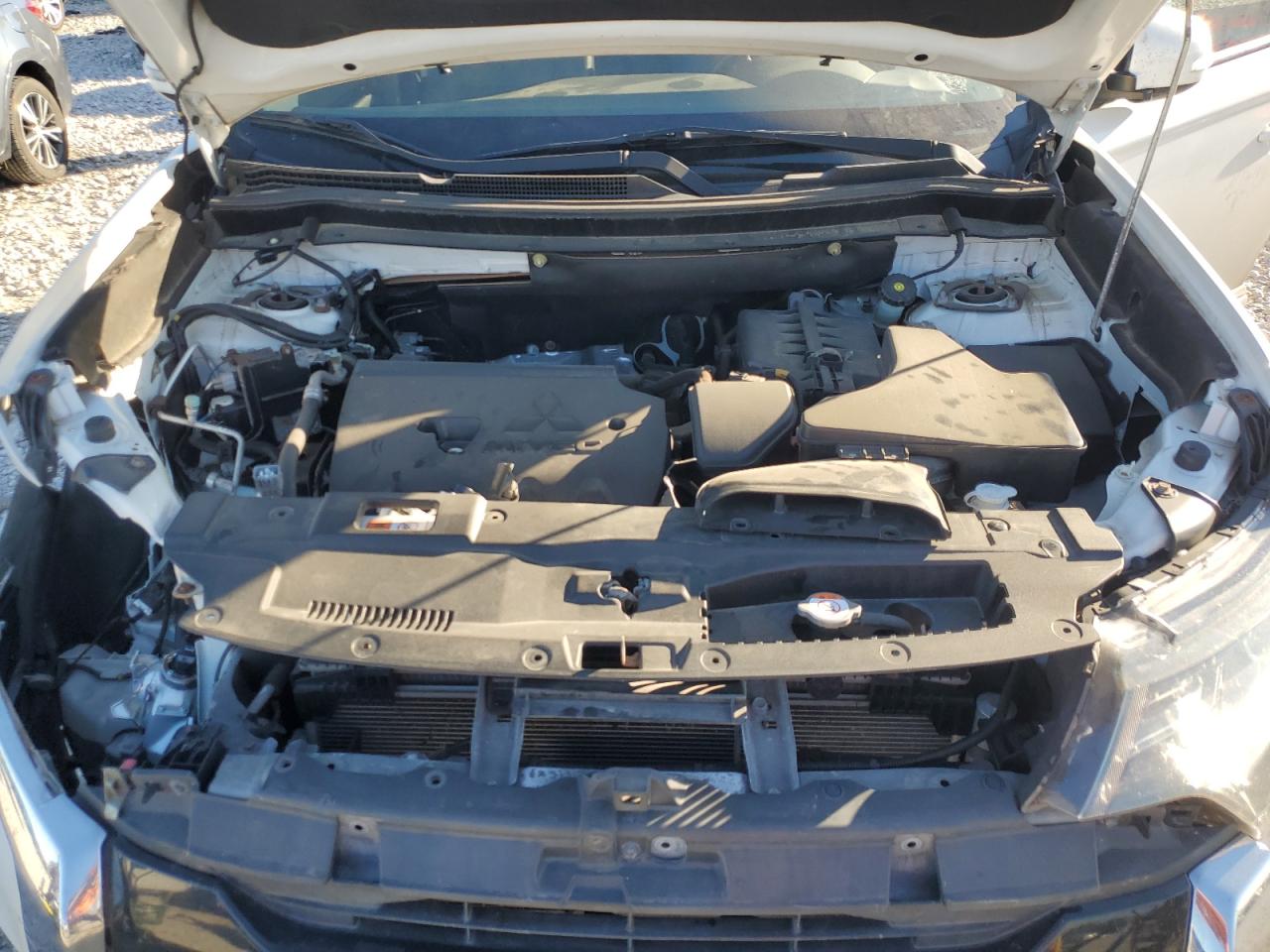 MITSUBISHI OUTLANDER SE