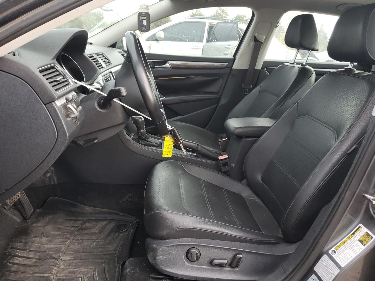 VOLKSWAGEN PASSAT SE