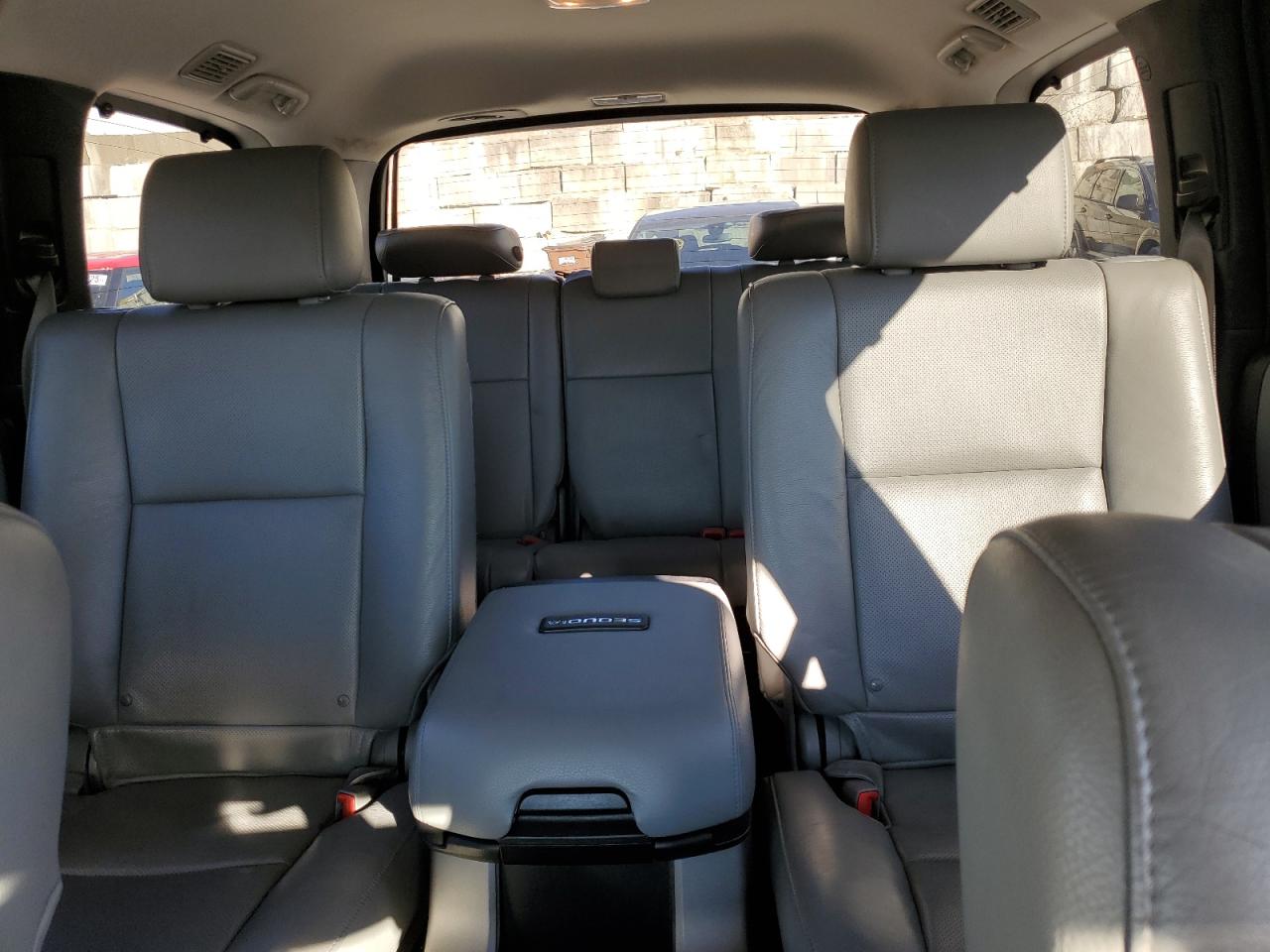 TOYOTA SEQUOIA PLATINUM