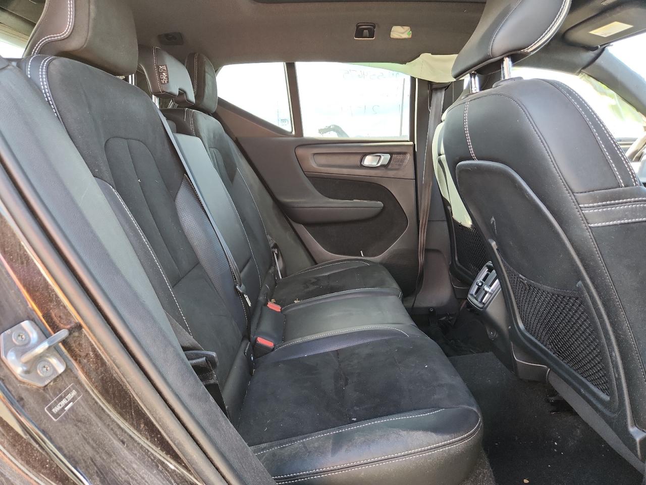 VOLVO XC40 T4 R-DESIGN