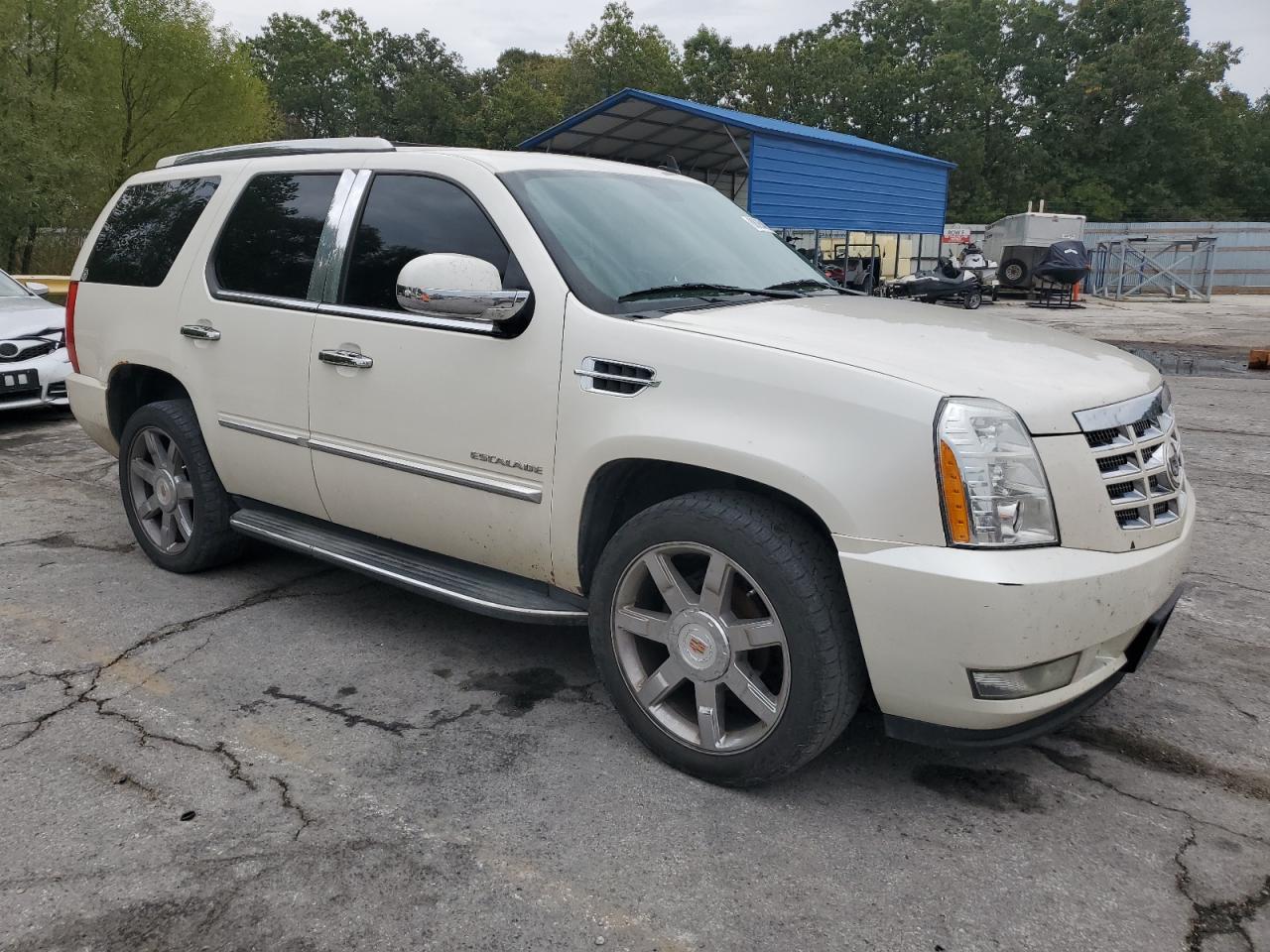 CADILLAC ESCALADE LUXURY