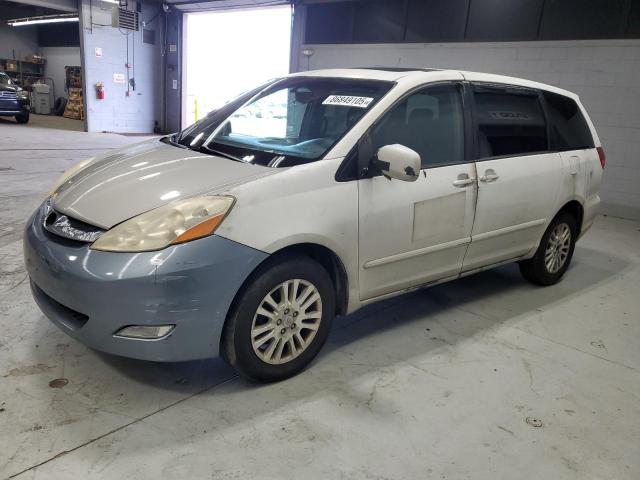 TOYOTA SIENNA XLE