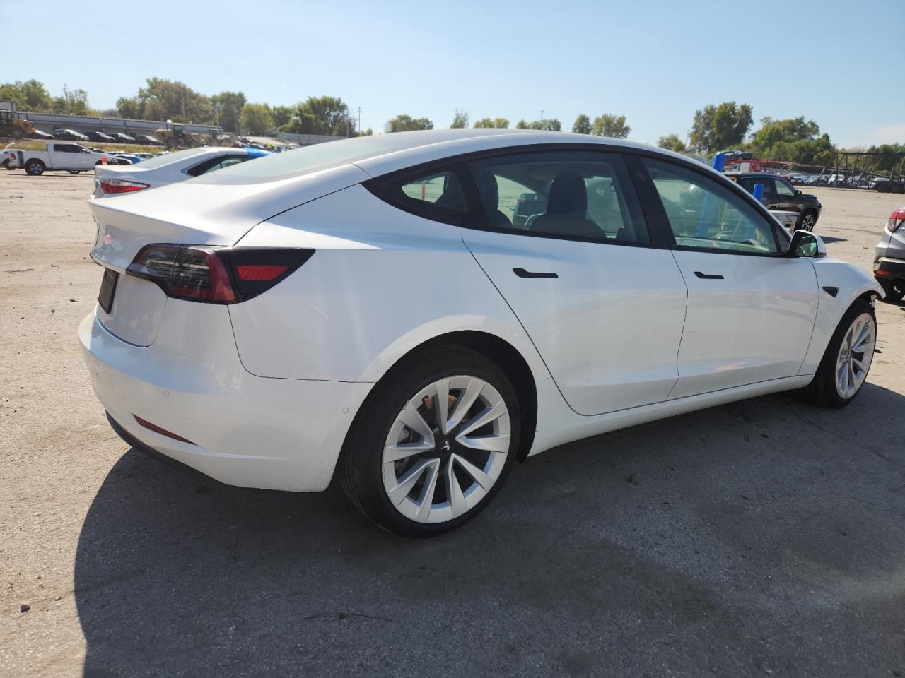 TESLA MODEL 3