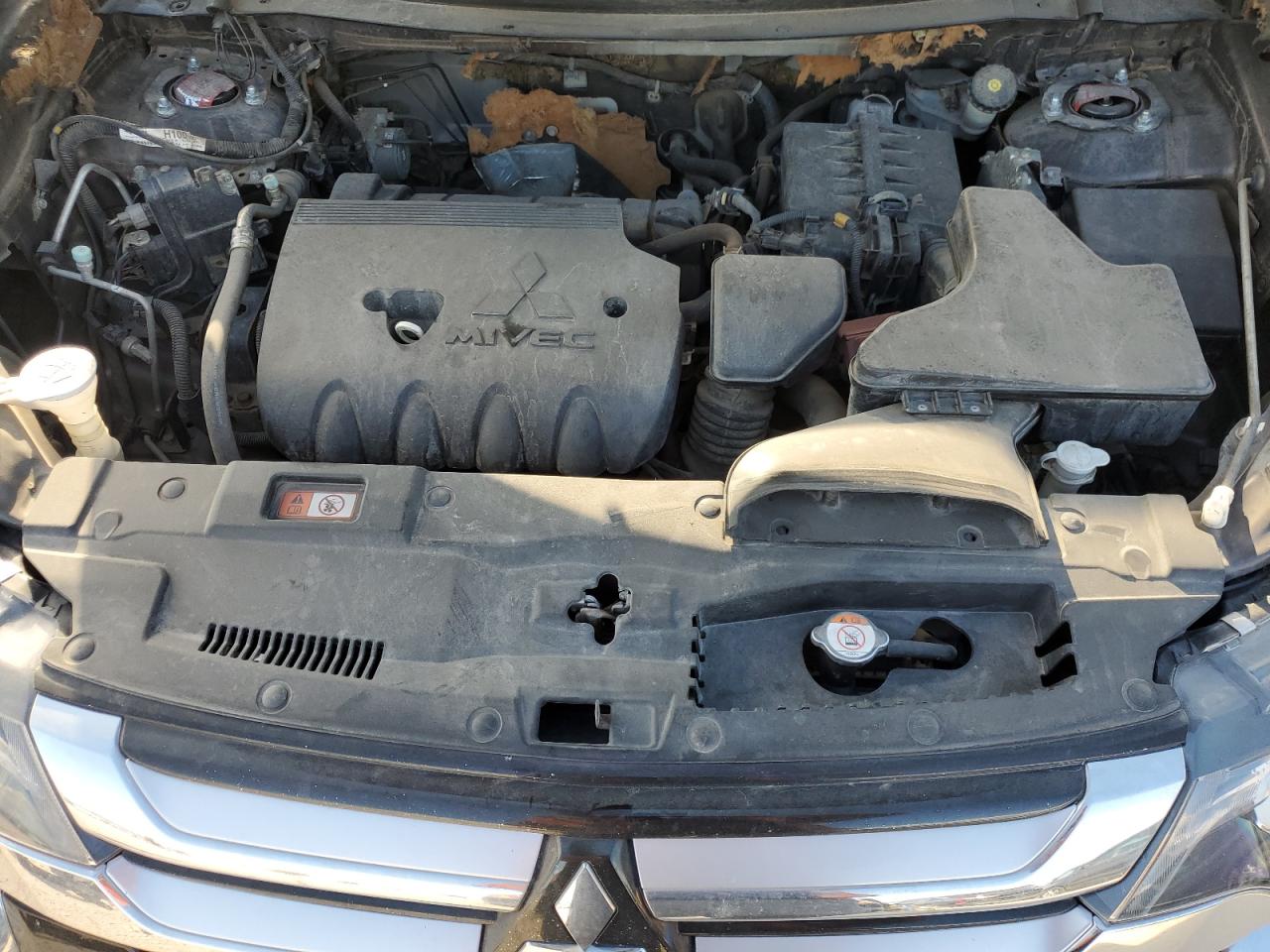 MITSUBISHI OUTLANDER SE