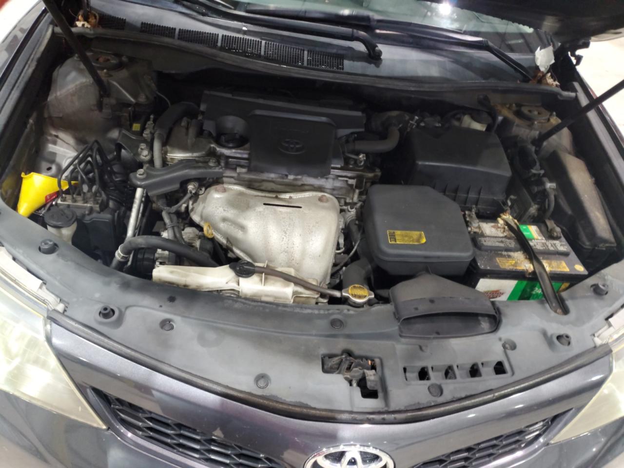 TOYOTA CAMRY BASE