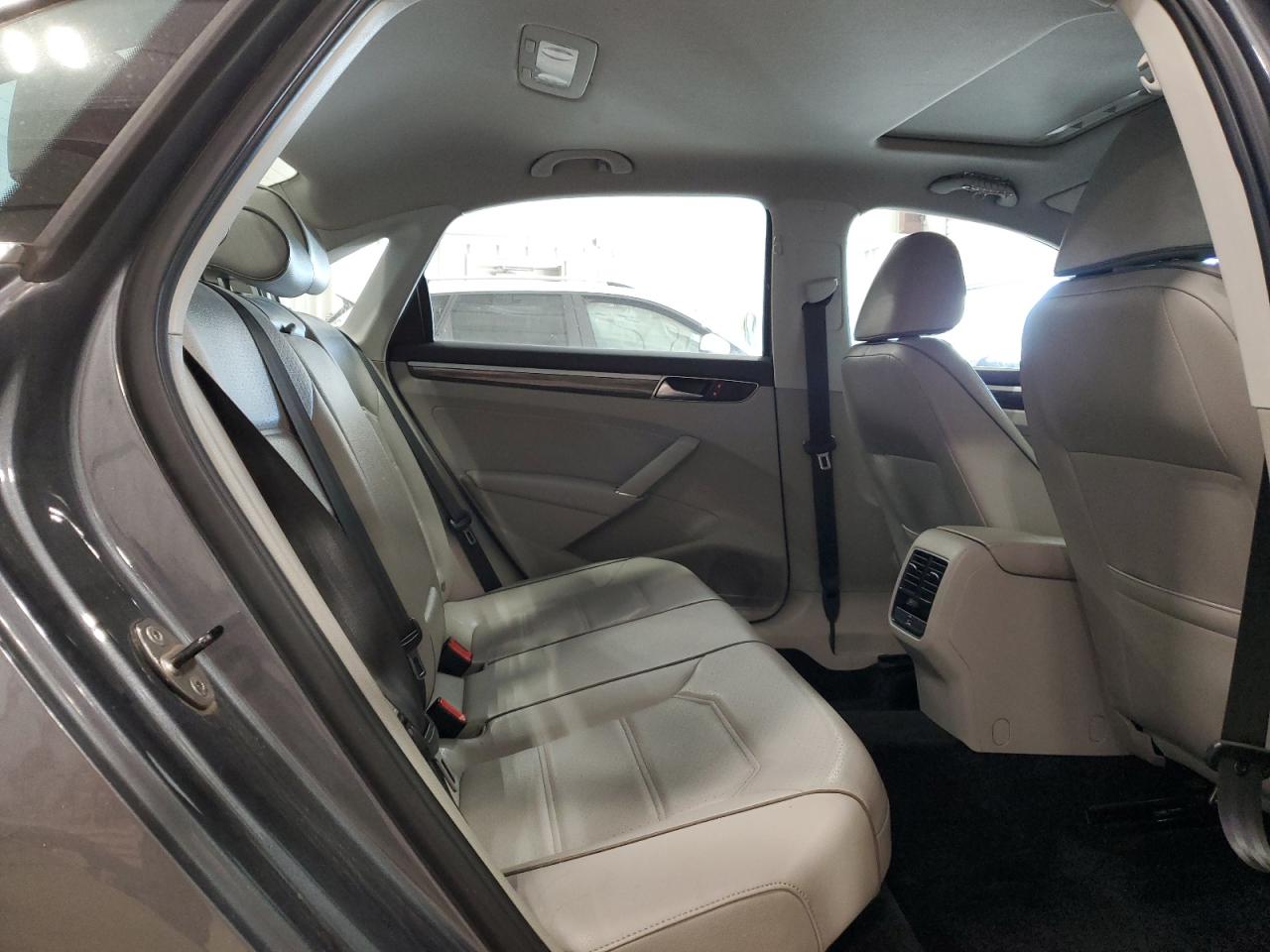 VOLKSWAGEN PASSAT SE