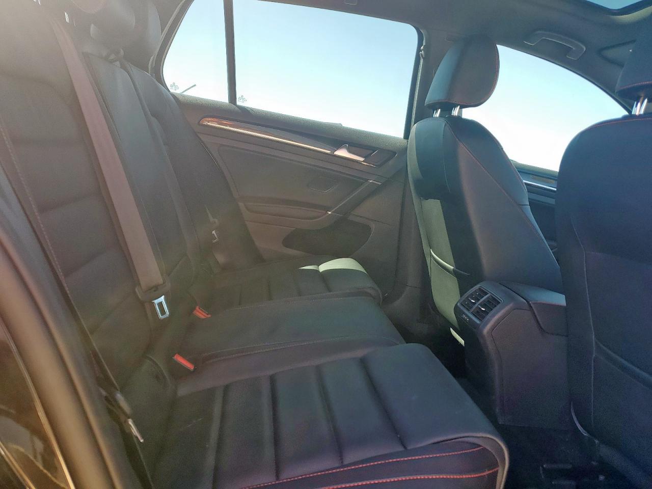 VOLKSWAGEN GOLF GTI S/SE