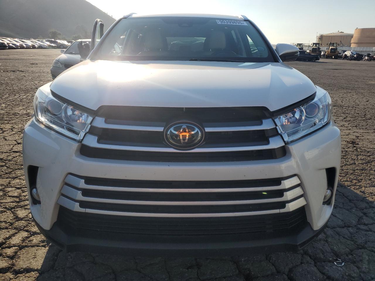 Lot #3308358371 2019 TOYOTA HIGHLANDER