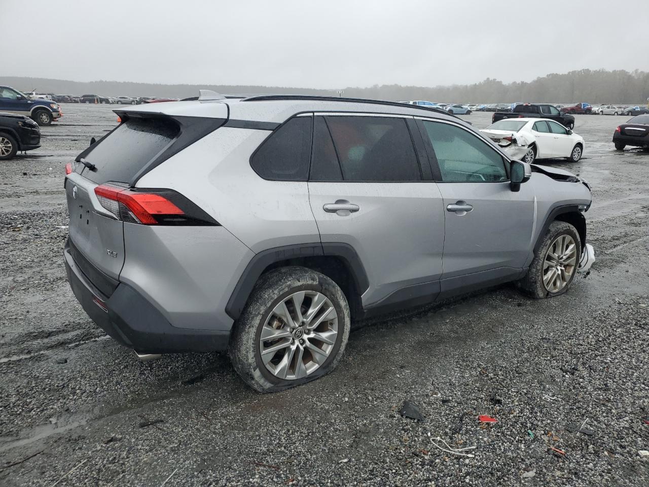 TOYOTA RAV4 XLE PREMIUM