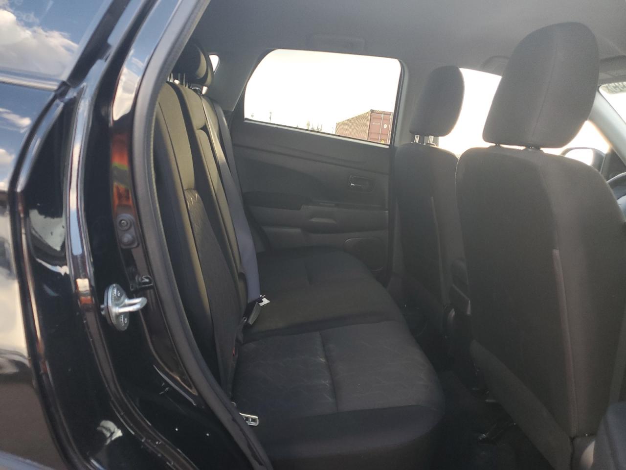 MITSUBISHI OUTLANDER ES