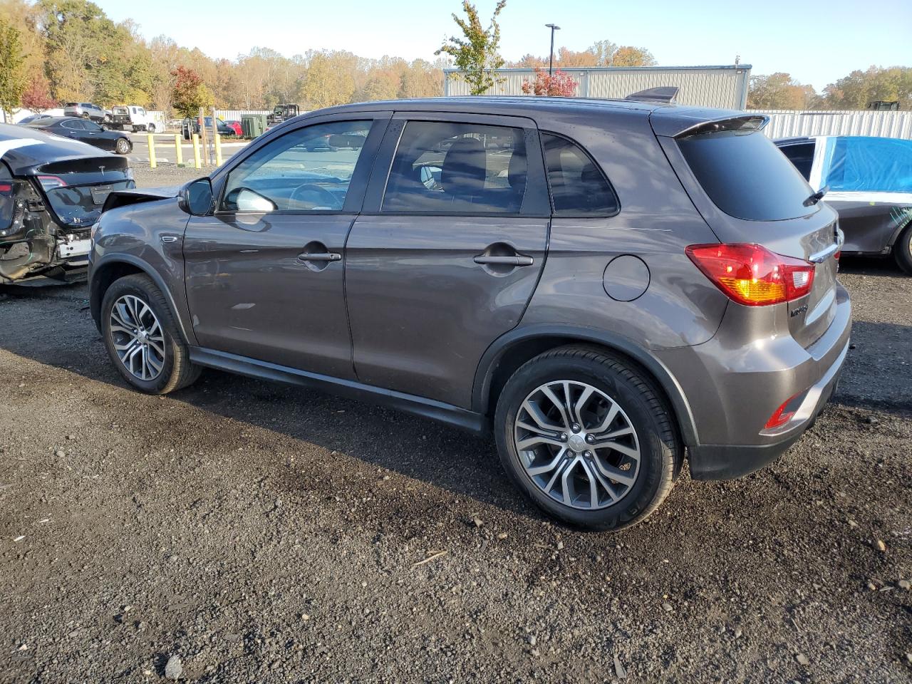 MITSUBISHI OUTLANDER ES