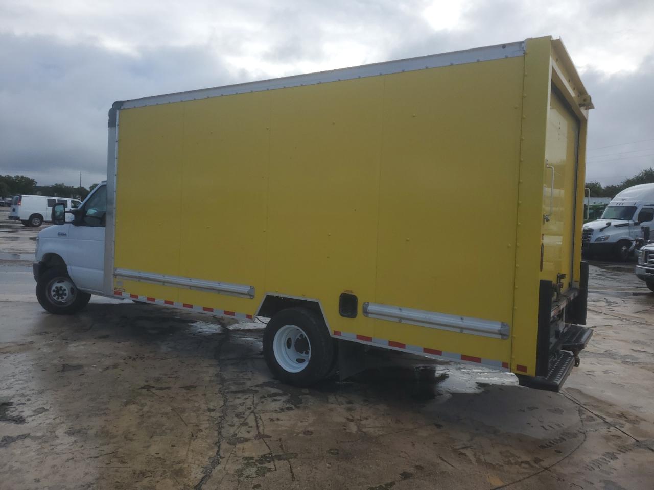 FORD ECONOLINE E350 SUPER DUTY CUTAWAY VAN