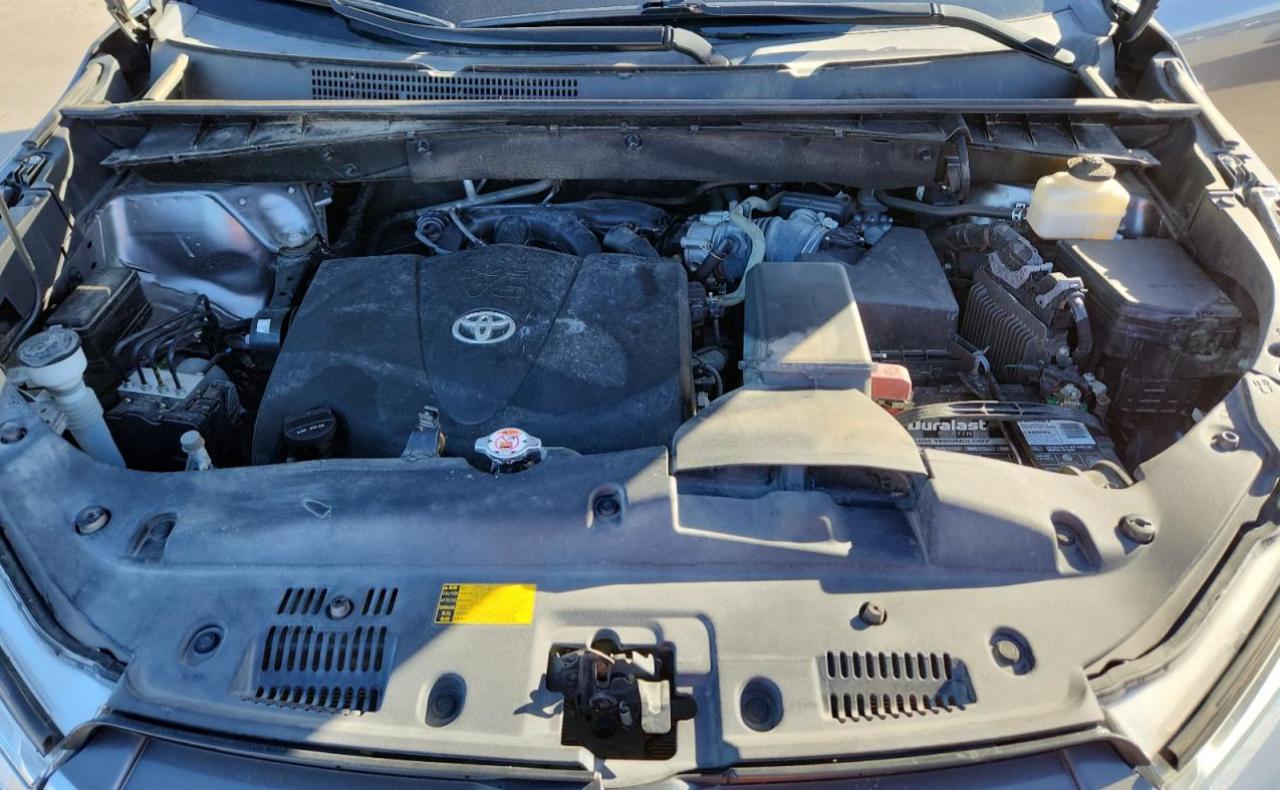 TOYOTA HIGHLANDER SE