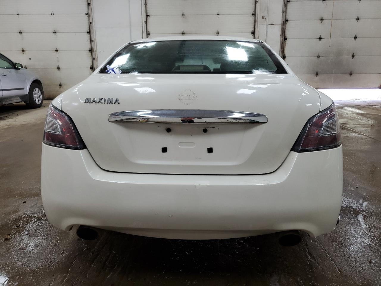 NISSAN MAXIMA S