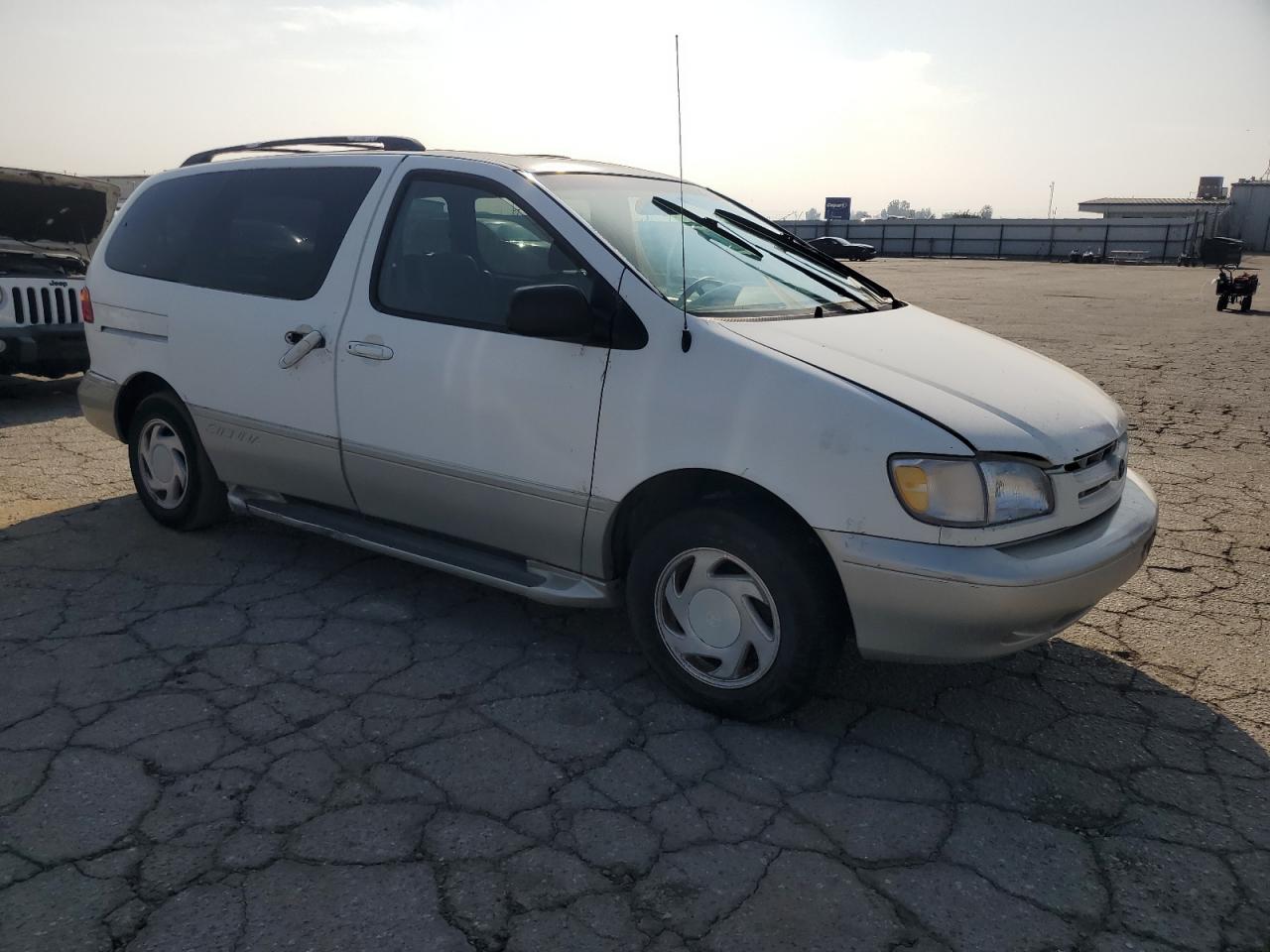 Lot #3318854085 1998 TOYOTA SIENNA LE