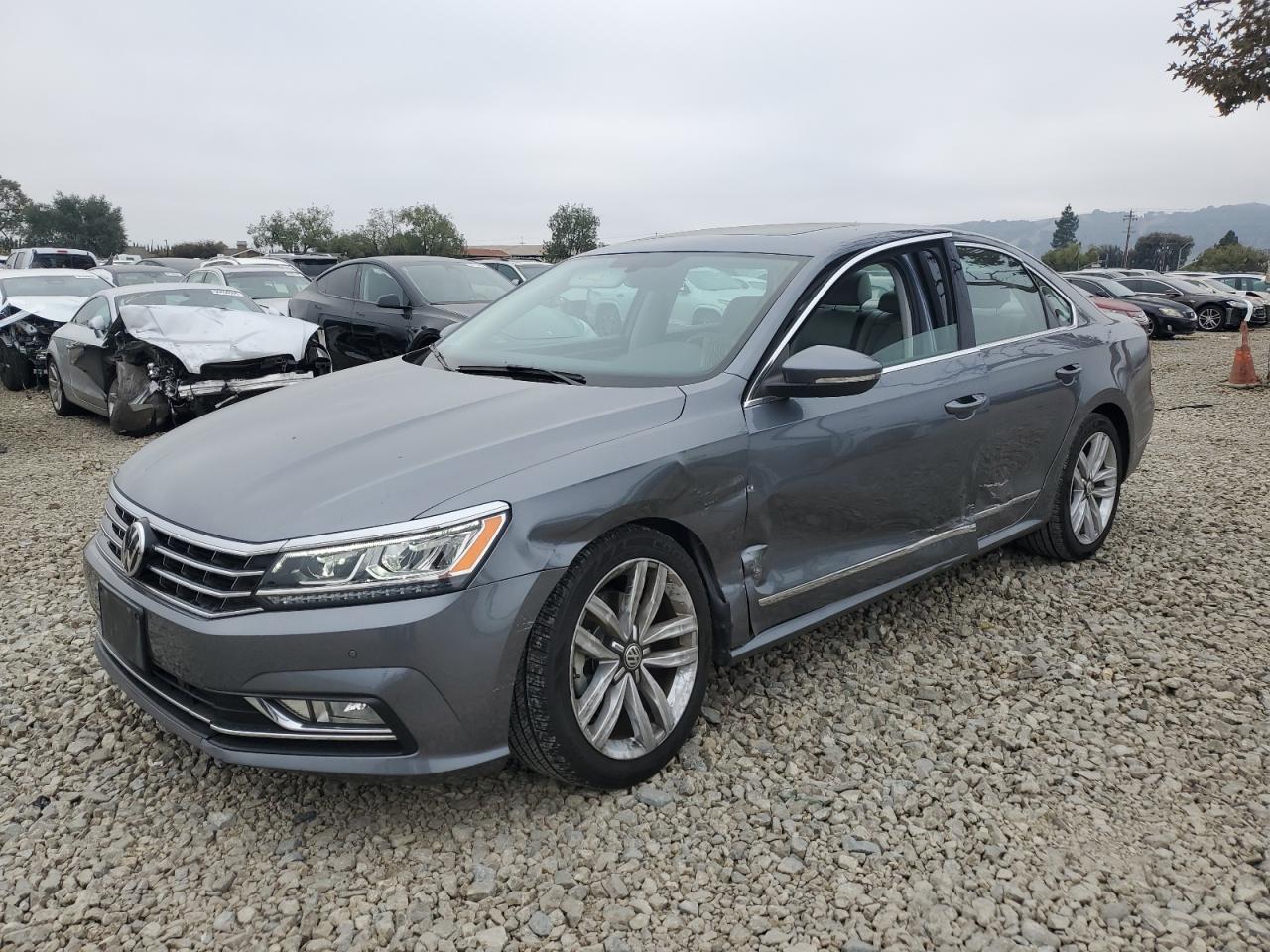 VOLKSWAGEN PASSAT SE