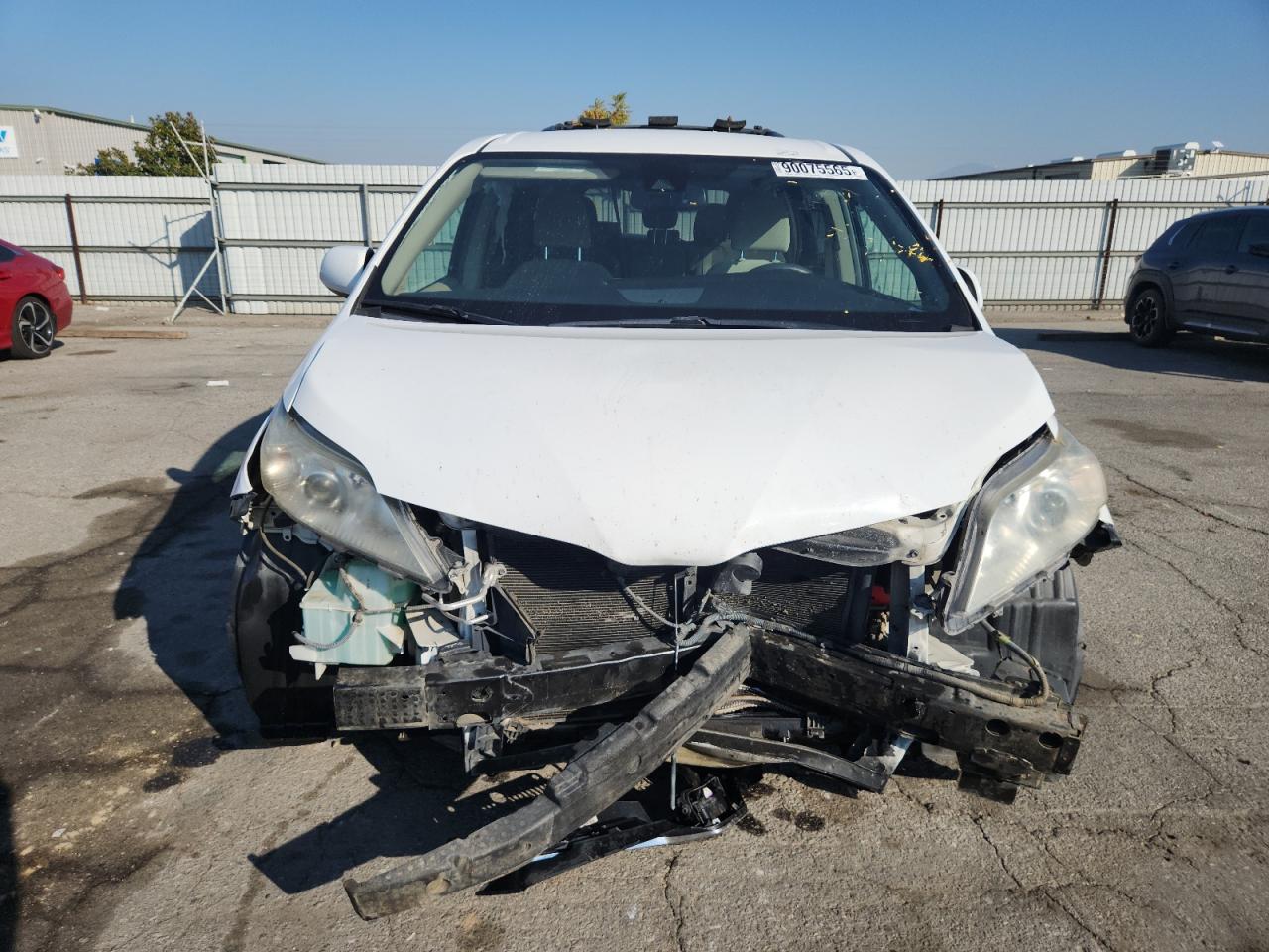 Lot #3304022596 2018 TOYOTA SIENNA LE