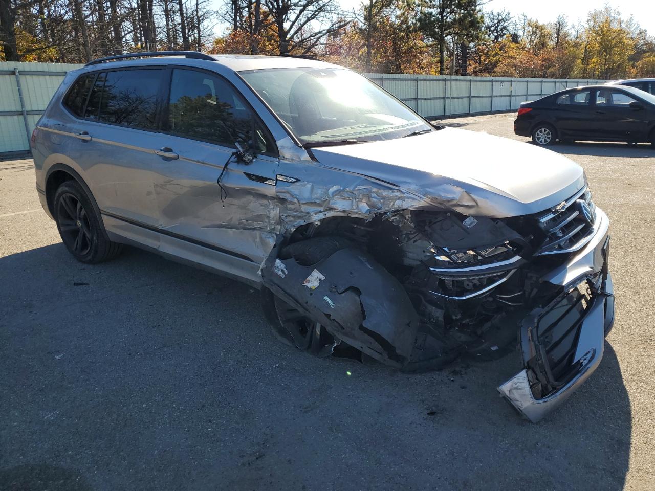 VOLKSWAGEN TIGUAN SE R-LINE BLACK